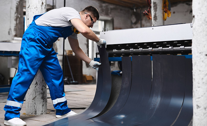 Машинист силиконовой машины